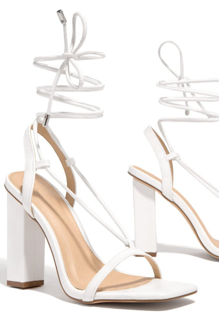 Women High Heels with Elegant Strap Design and Comfortable Block Heel Chic und Stil