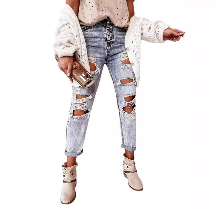 Women's destroyed jeans in casual boyfriend cut with high waist and details Lune London
