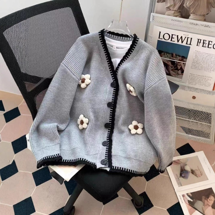 Elegant women's cardigan in knitted fabric with floral appliqués Lune London