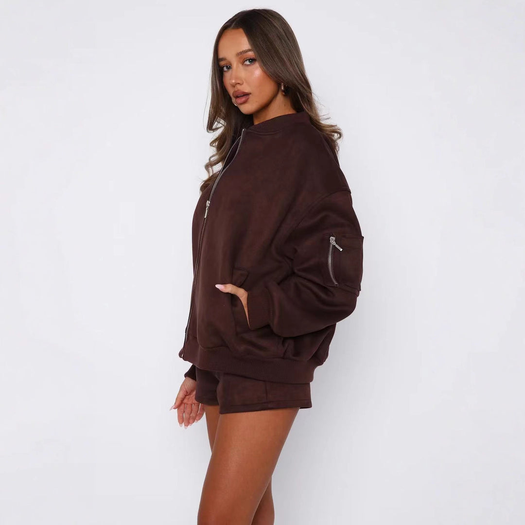 Stylish women's sports set with zip closure and relaxed fit Lune London