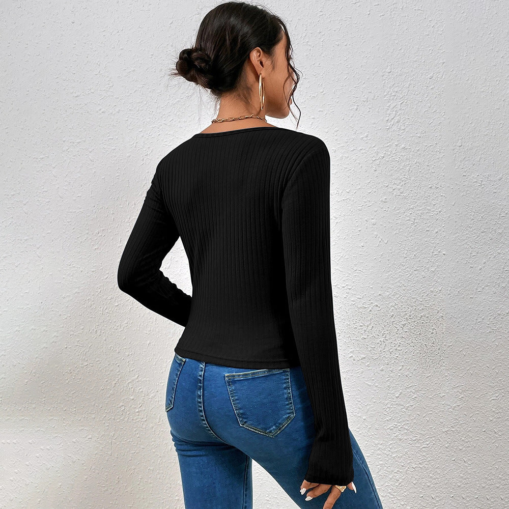 Haut extravagant à manches longues pour femmes avec un délicat découpe croisée Chic & Stil