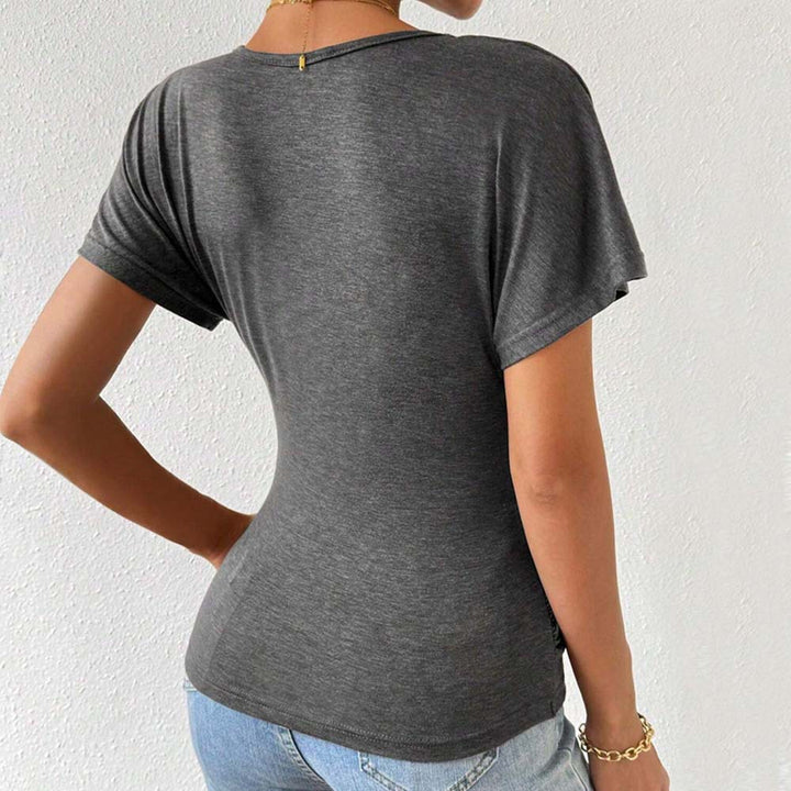 Tunique enveloppante pour femmes avec drapés flatteurs pour la silhouette et un élégant décolleté en V Chic & Stil