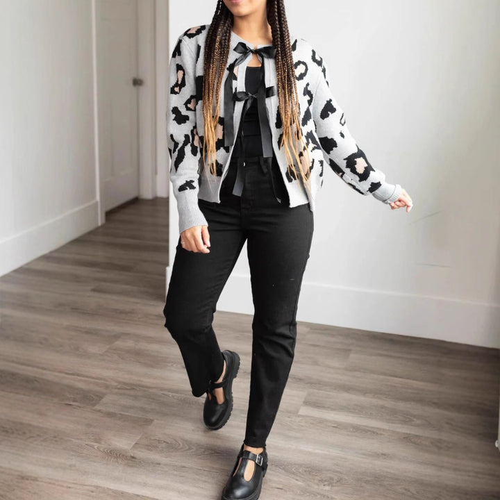 Ladies beautiful cardigan with bow detail Lune London