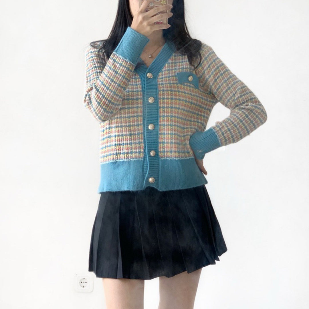 Fashion knit cardigan for ladies with a colorful pattern and a chic button placket