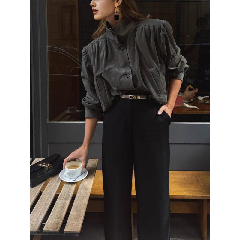 Veste élégante pour femmes avec des manches bouffantes texturées et un détail de bouton Lune London