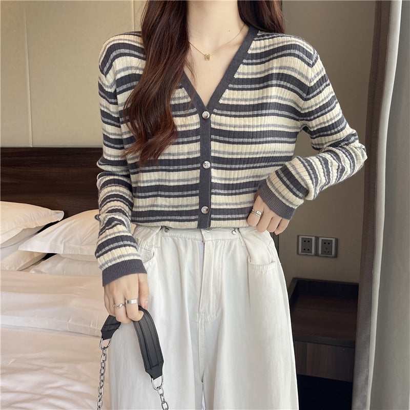 Ladies striped cardigan with buttons and V-neck Lune London