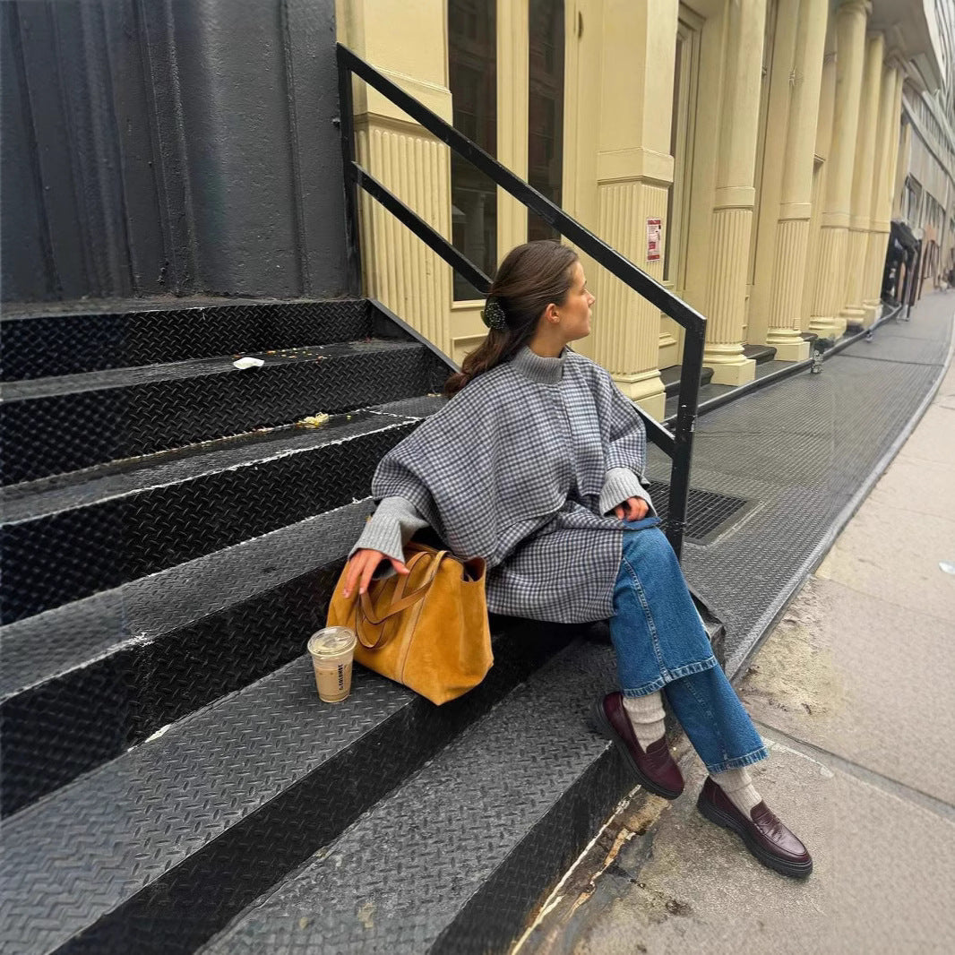 Trendy jacket for women with generous pockets and structured design Lune London