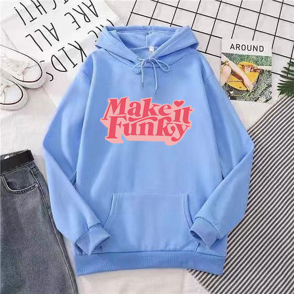 Women's hoodie with striking lettering Chic & Stil