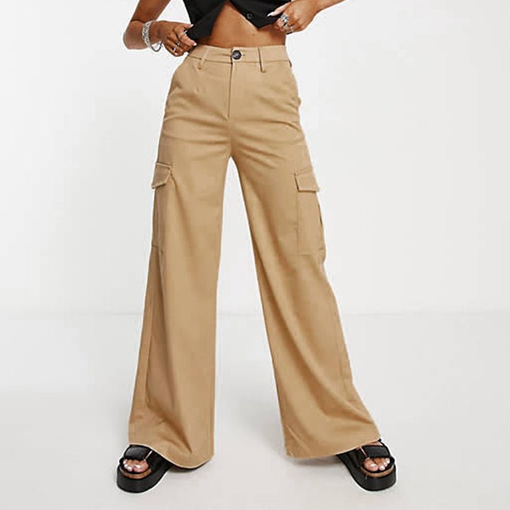 Women's cargo pants with practical side pockets and a casual fit Chic & Stil