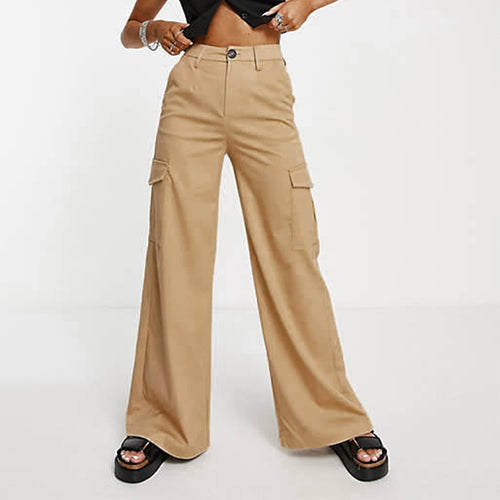Women's cargo pants with practical side pockets and a casual fit Chic & Stil