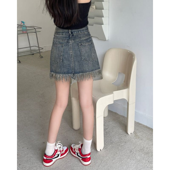 Women’s denim shorts with frayed hem and high waist