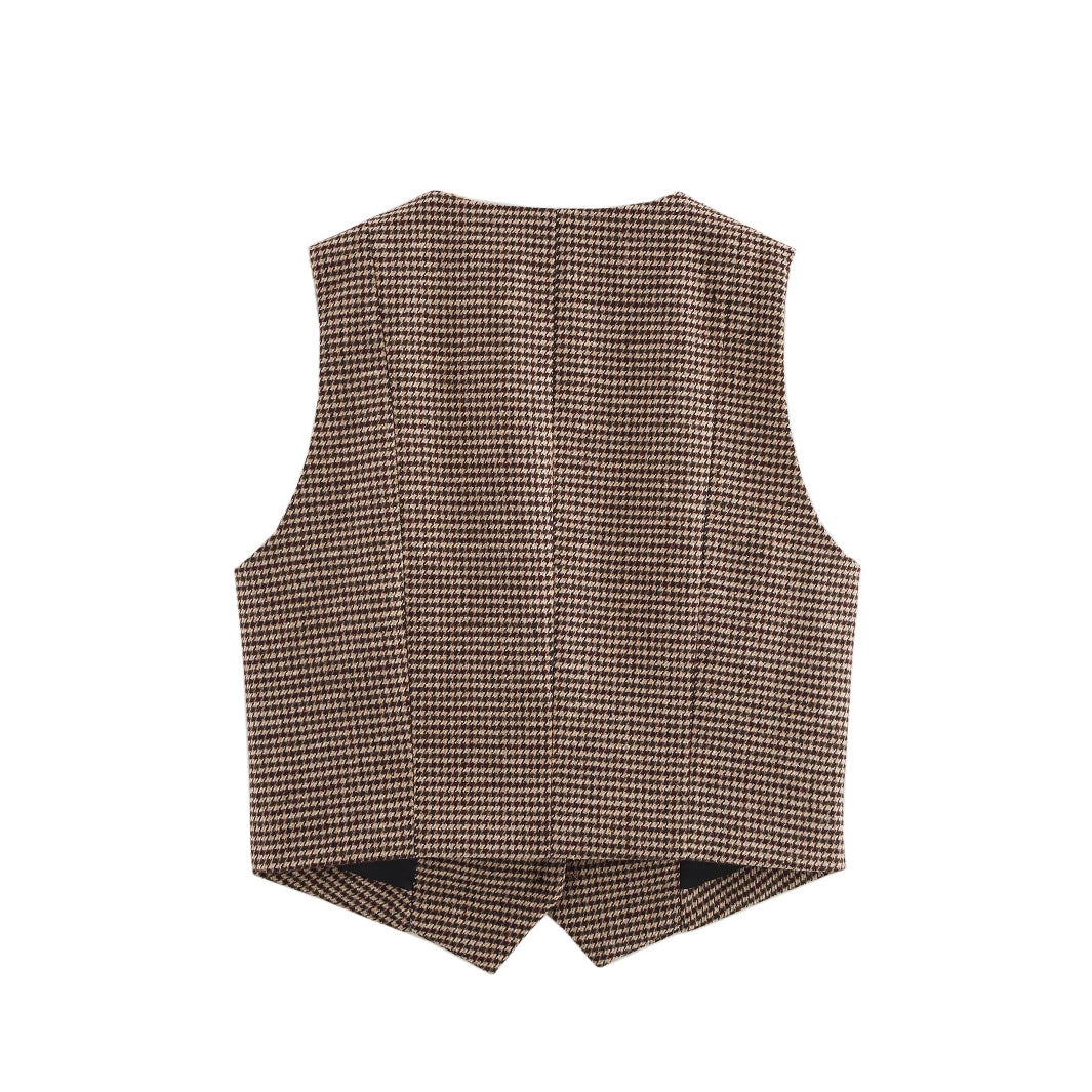 Women's vest with elegant plaid pattern and chic button details