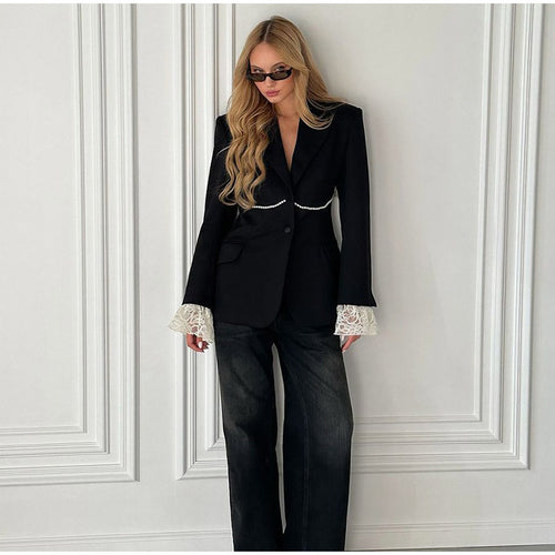 Elegant blazer jacket for women with a relaxed fit and remarkable sleeves Lune London