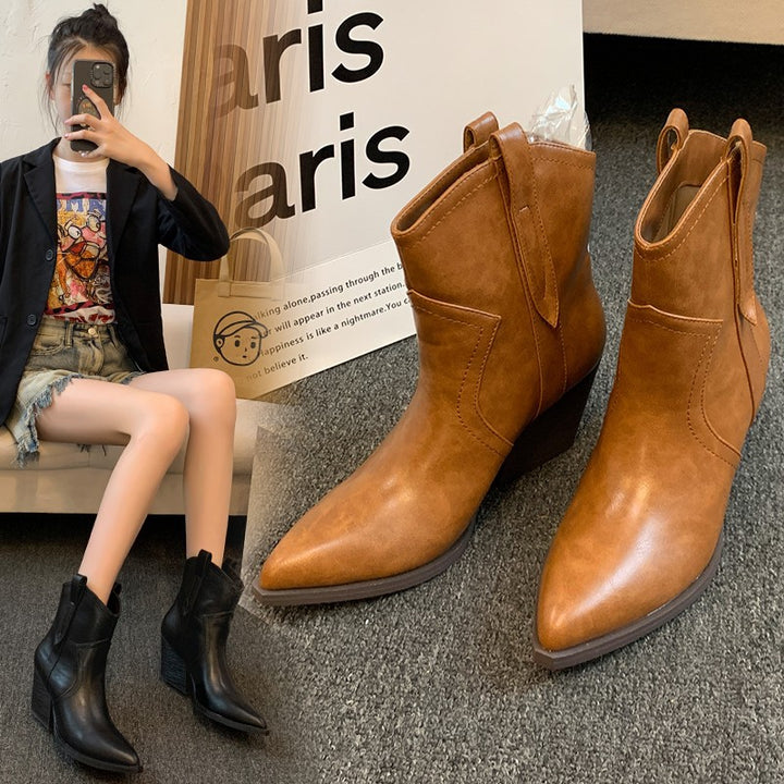 Fashion boots for women with an elegant look with a pointed toe Lune London