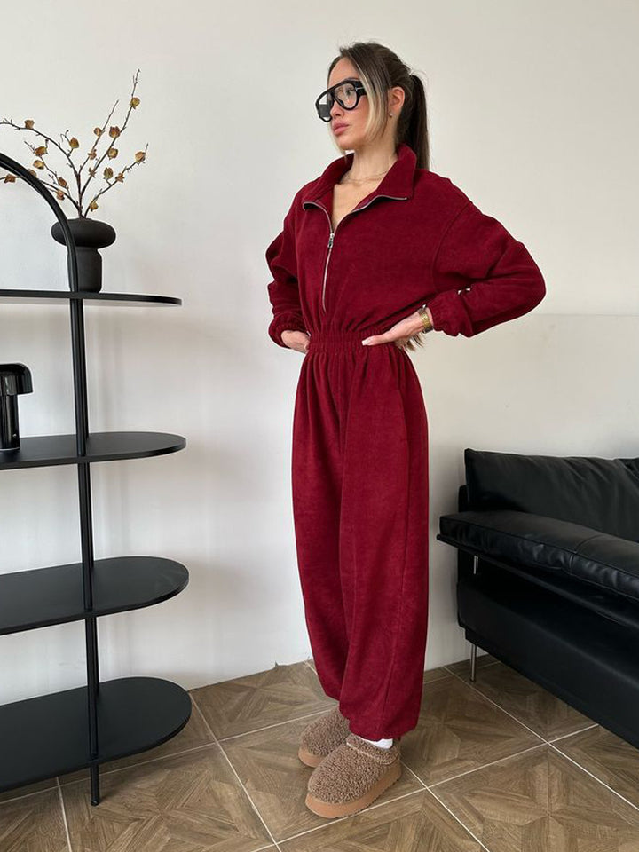Women’s stylish fleece tracksuit with half zipper and elastic waistband Chic & Stil