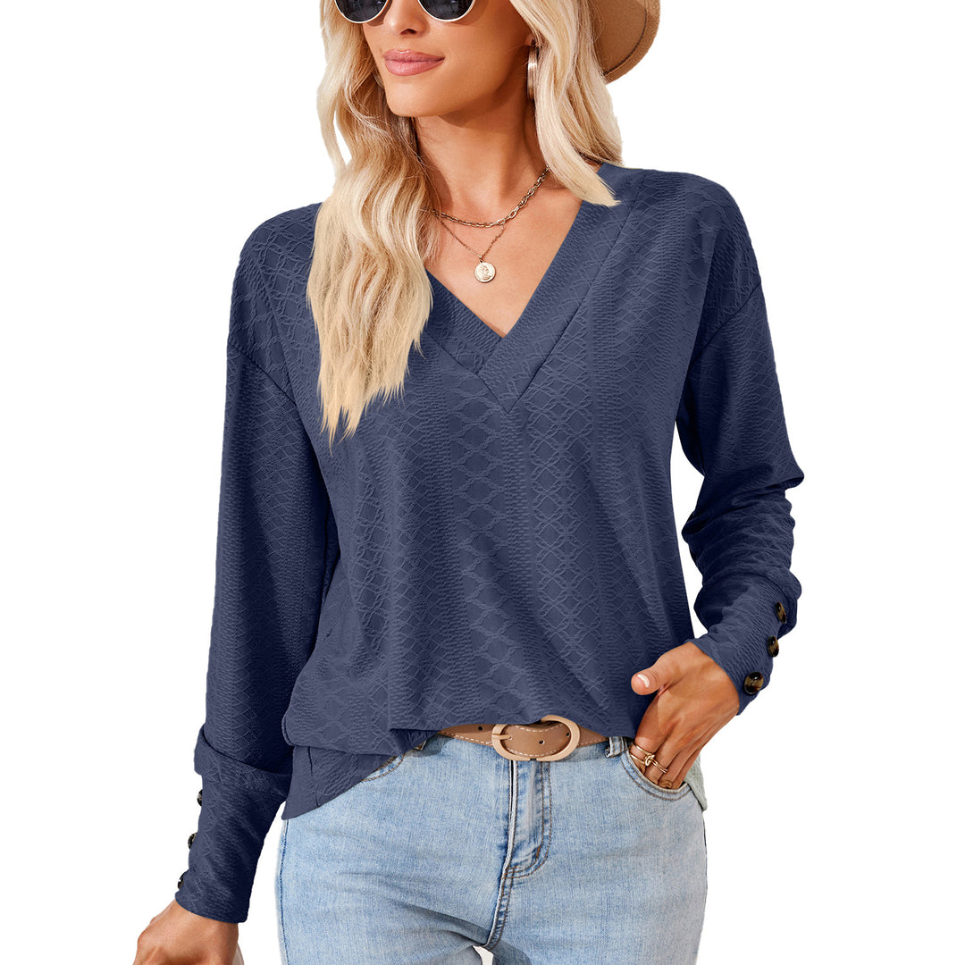 Long sleeve blouse for women with a refined V-neckline and a structured design Lune London
