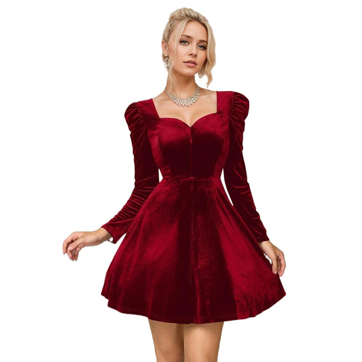 Robe mini en velours pour femmes avec décolleté en cœur élégant et manches bouffantes longues Chic & Stil