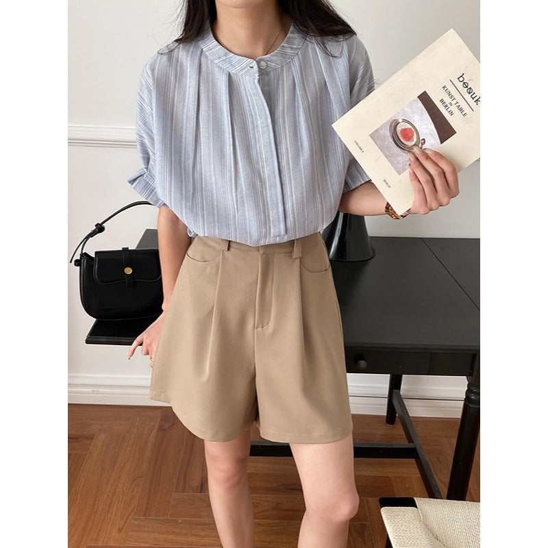 Women short sleeve blouse with textured design and button closure Chic & Stil