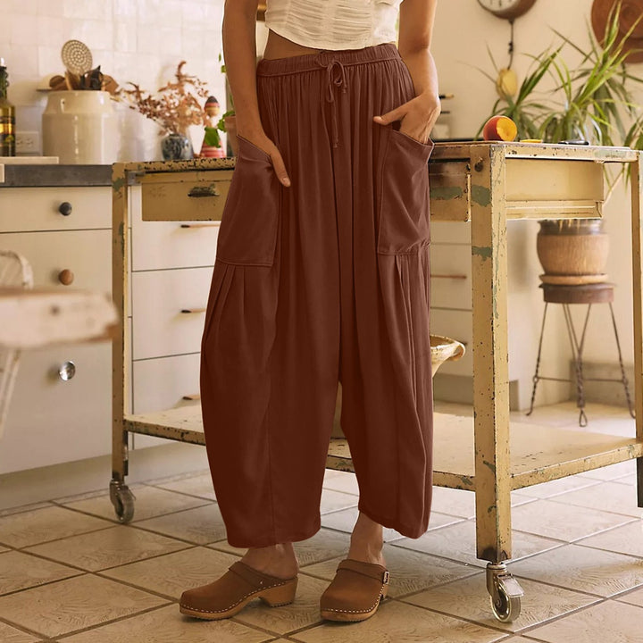 Comfortable wide-leg pants for women with practical side pockets and elastic waistband Lune London