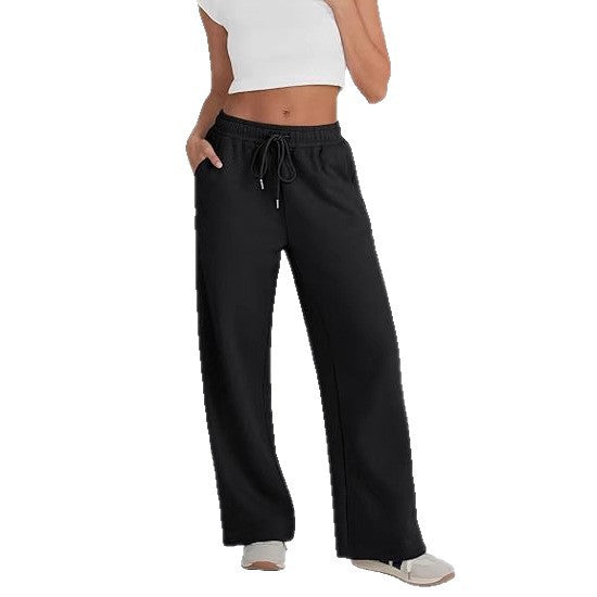 Women's loose leisure pants with elastic waistband and functional side pockets Chic & Stil
