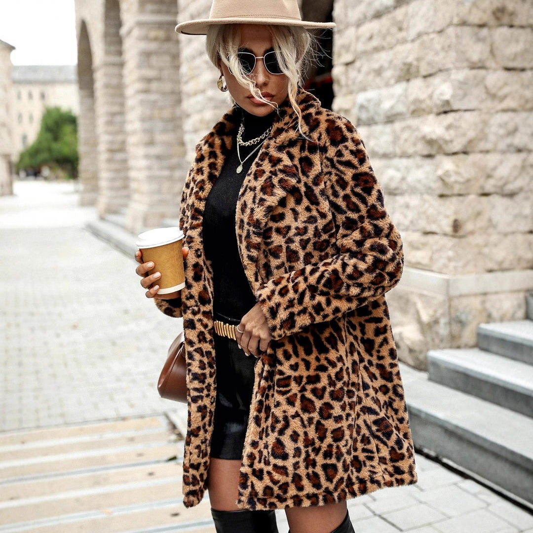 Ladies luxurious leopard print fur jacket Lune London