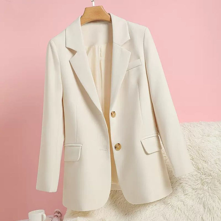 Blazer élégant pour femmes avec une coupe intemporelle et des détails de bouton doré Chic & Stil