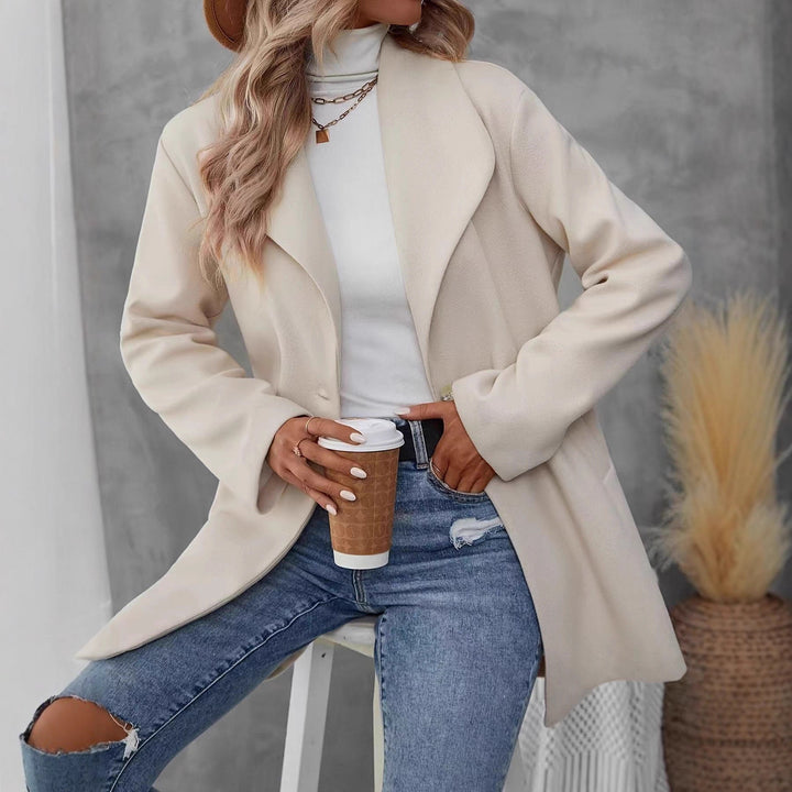Ladies elegant short coat with minimalist cut Lune London