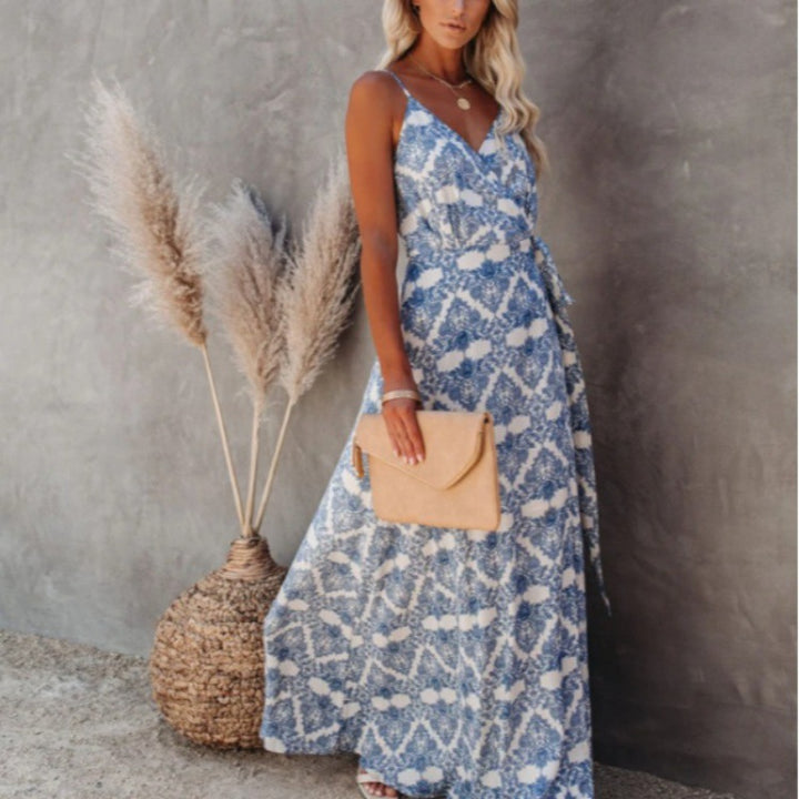 Robe maxi pour dames avec un ourlet flottant et une fente élégante Chic & Stil