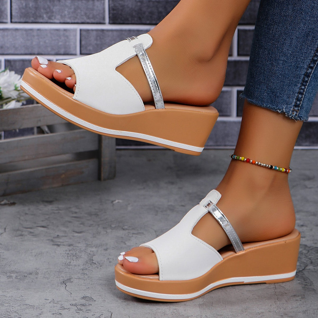 Wedge sandals for women with an elegant strap design and a comfortable insole Lune London