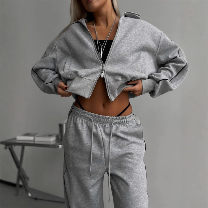 Lady casual tracksuit with contrasting zipper and elastic cuffs Lune London