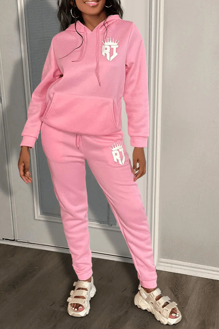 Cozy hoodie and jogger pants set for women with a practical kangaroo pocket design Lune London