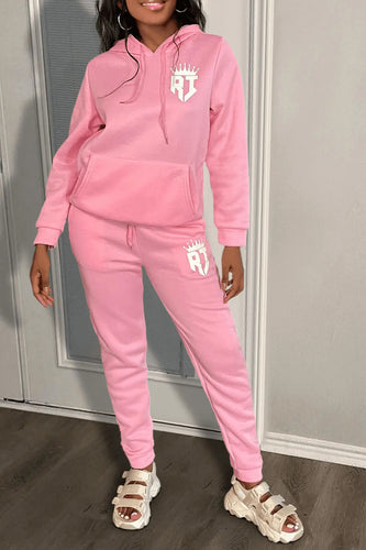 Cozy hoodie and jogger pants set for women with a practical kangaroo pocket design Lune London