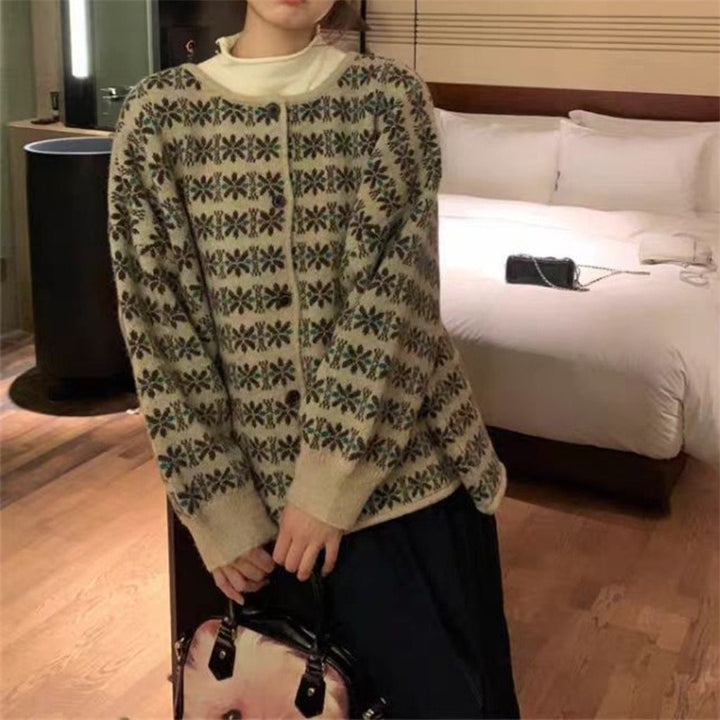 Knit sweater for women with floral jacquard patterns and comfortable fit Lune London