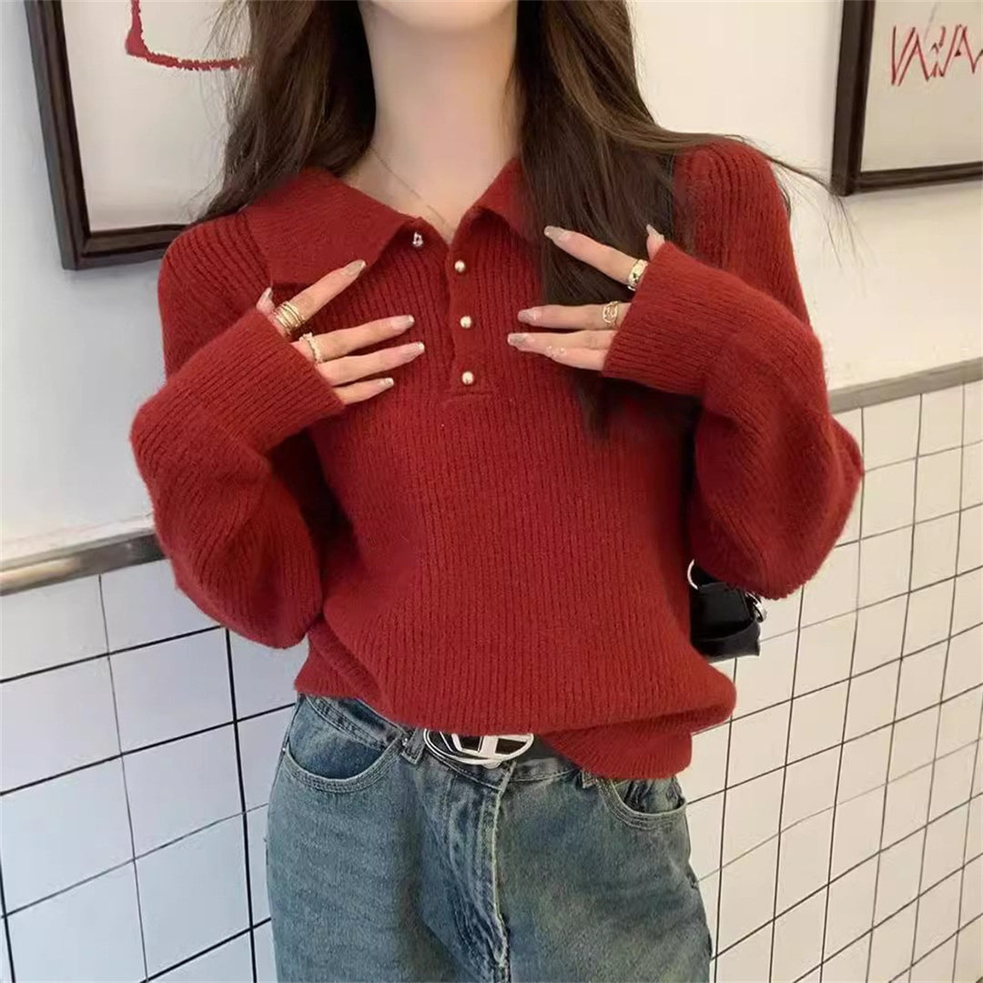 Pull féminin avec col polo texturé et détails de boutons Chic & Stil
