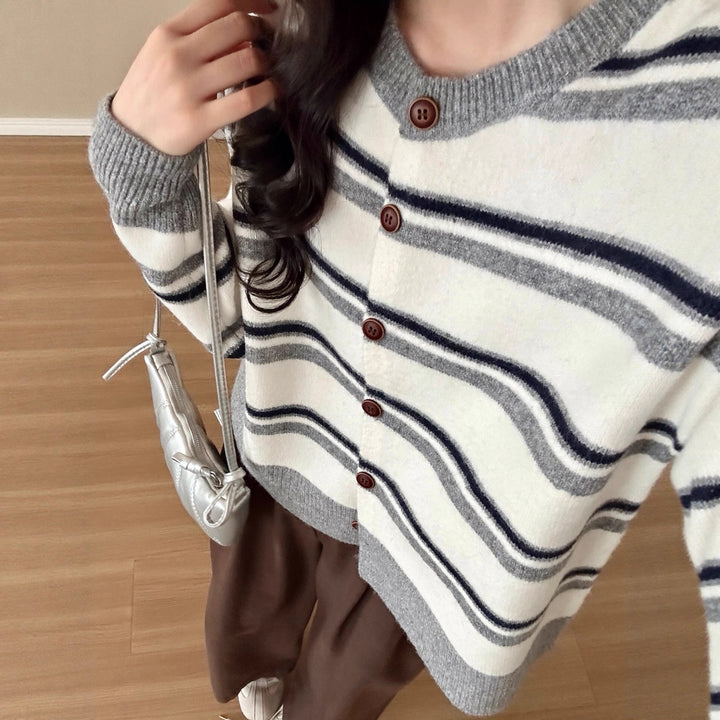 Cardigan boutonné à la mode pour dames avec motif rayé Chic & Stil