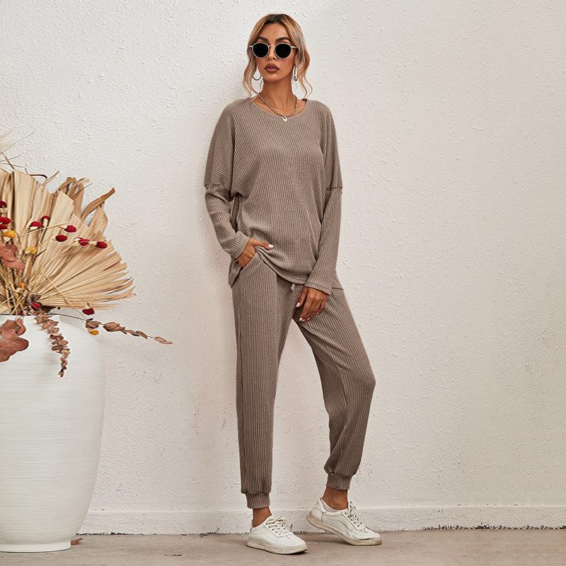 Comfortable lounge set for women with a relaxed fit and handy pockets Lune London