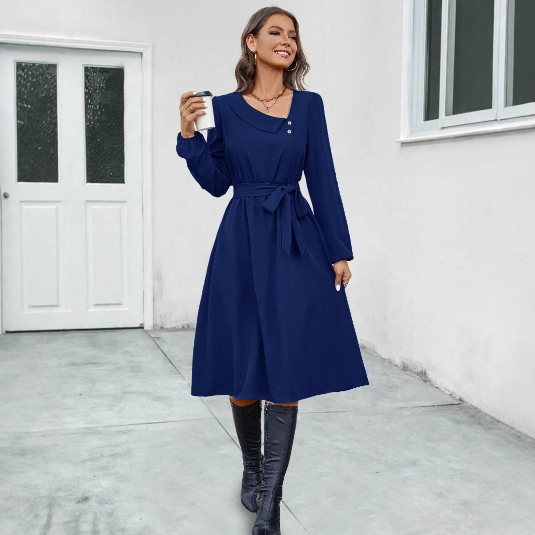 Mid-length dress for women with a fitted cut and elegant button details Lune London