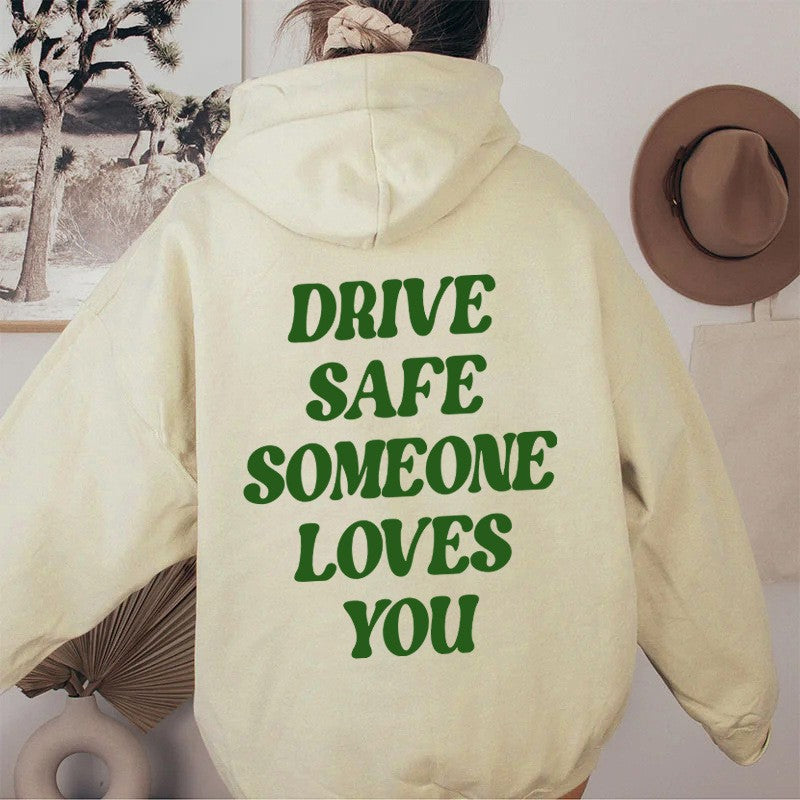 Women's hoodie sweatshirt with inspiring lettering and casual fit Chic & Stil
