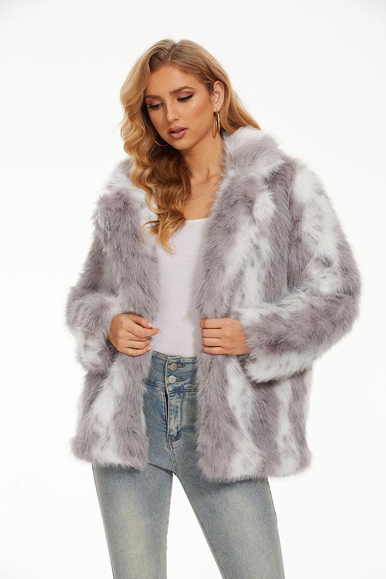 Ladies Cozy Faux Fur Coat with Relaxed Fit and Wide Collar Lune London