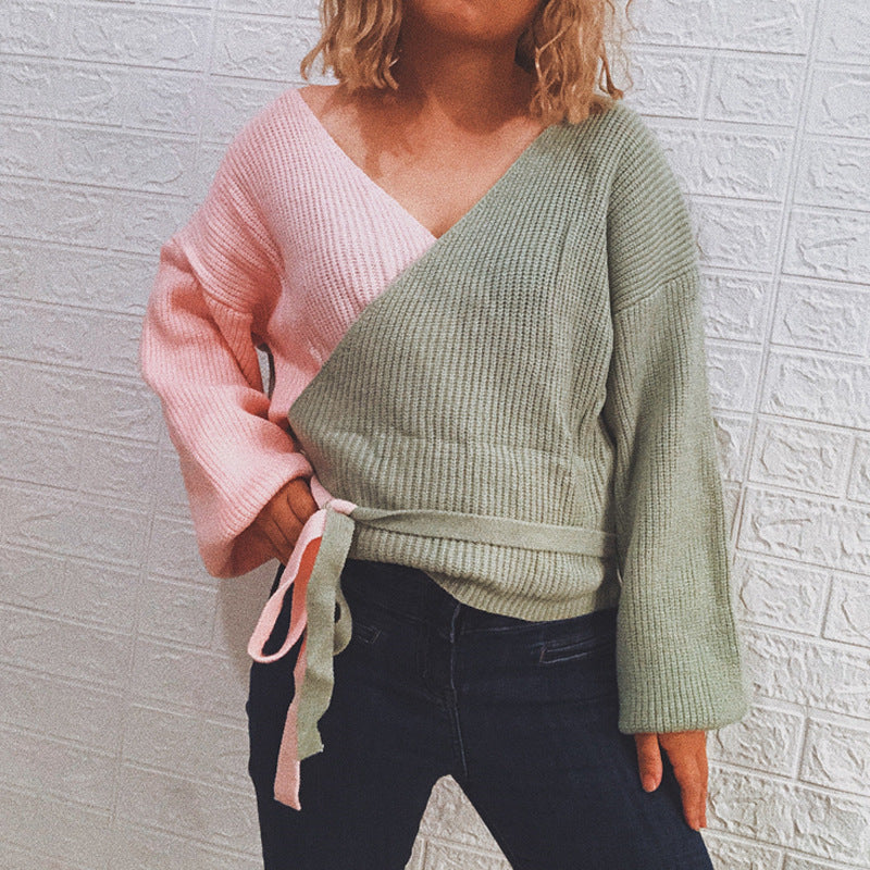 Pull en tricot pour femmes avec un design enveloppant moderne et des manches larges Chic & Stil