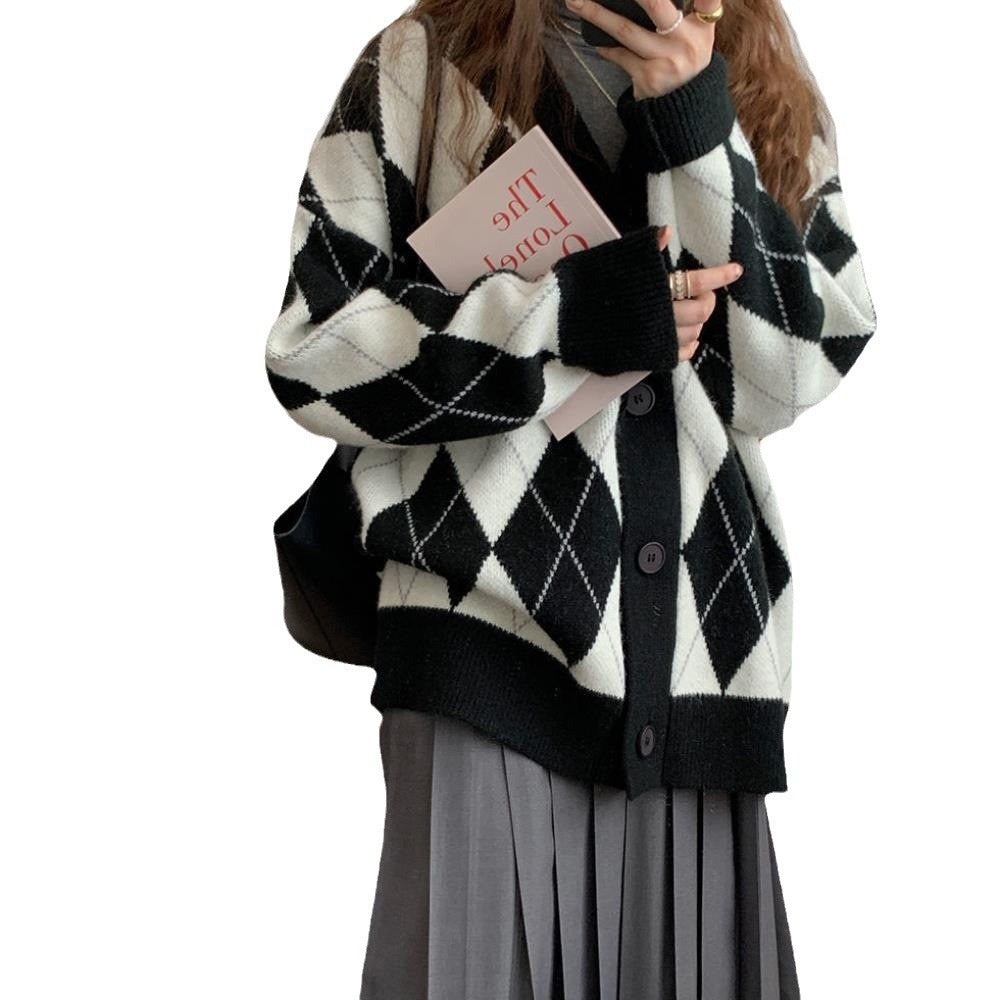 Casual cardigan for women with diamond pattern and large buttons Lune London