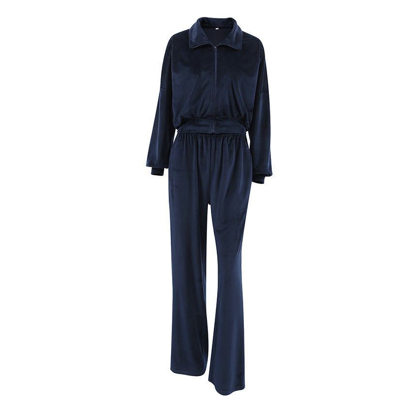Casual sports set for women in velvety material with a loose fit Lune London