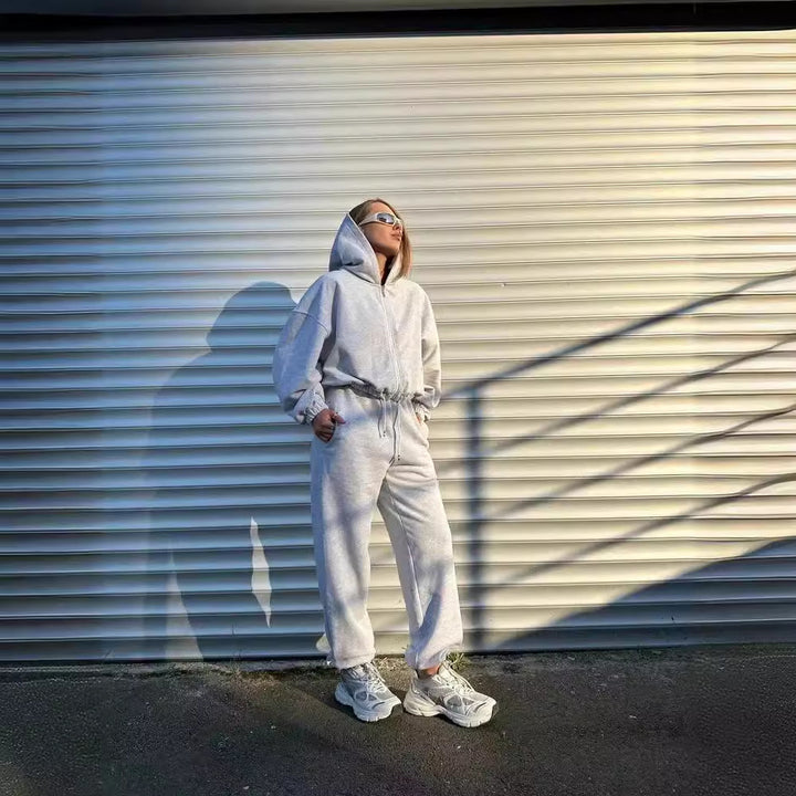 Casual hoodie for women with a cropped fit and elastic waistband Lune London