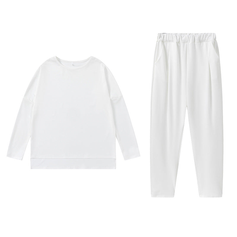 Sport leisure set for women with a soft material and a loose fit Lune London