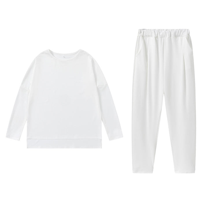 Sport leisure set for women with a soft material and a loose fit Lune London