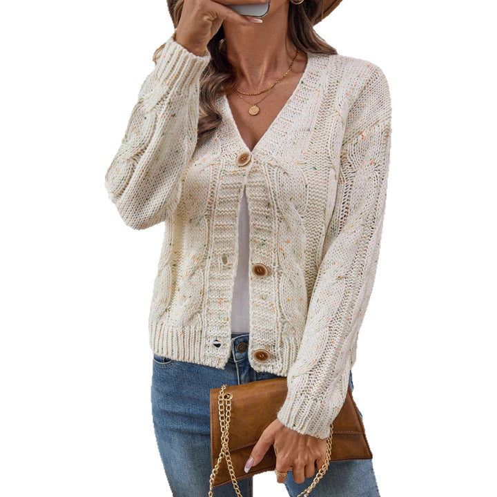 Lady cardigan with cable pattern and neckline decorated with buttons Lune London