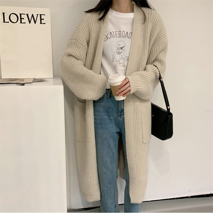 Cardigan en tricot grande taille pour femmes avec coupe décontractée et poches Chic & Stil