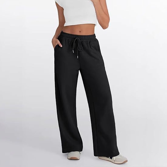 Women's loose leisure pants with elastic waistband and functional side pockets Chic & Stil