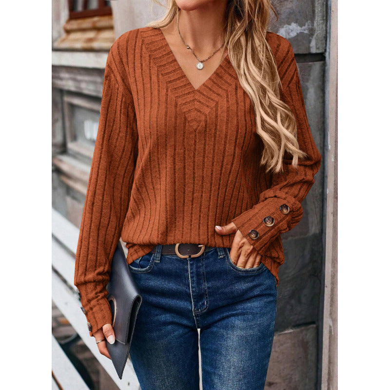 Casual women's V-neck sweater with textured ribbing design and elegant button details Lune London