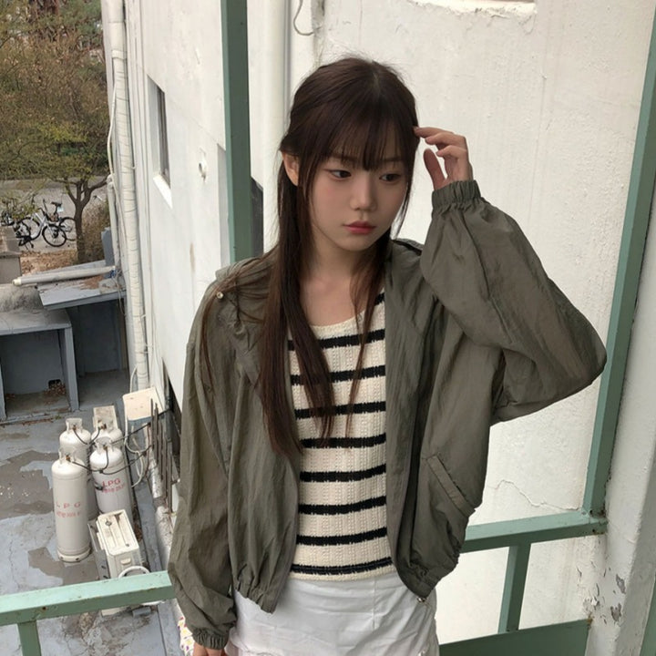 Veste de transition légère pour femmes avec poche kangourou Chic & Stil